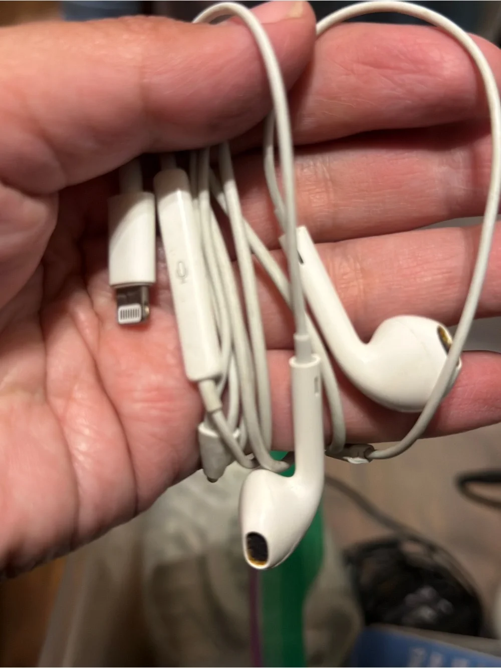 White Lightning Connector Wired Earphones - White